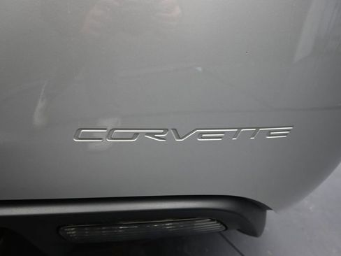 Used 2005 Chevrolet Corvette Coupe w/ Preferred Equipment Group RWD image 10