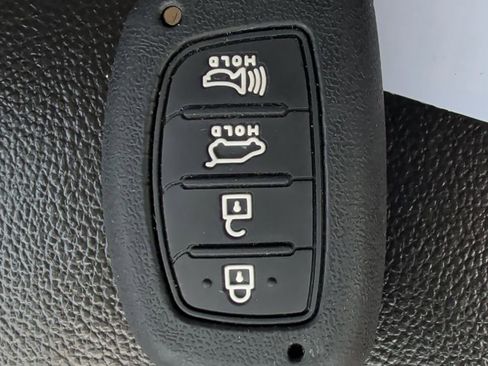 Used 2020 Hyundai Elantra Limited w/ Cargo Package (C1) FWD image 18