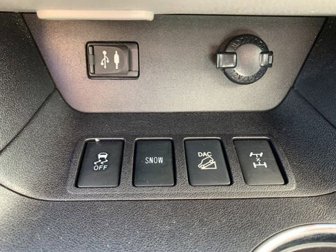 Used 2016 Toyota Highlander XLE AWD/4WD image 21
