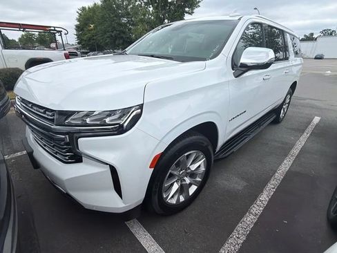Used 2023 Chevrolet Suburban Premier AWD/4WD image 6