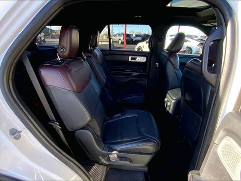 Used 2020 Ford Explorer Platinum w/ Premium Technology Package image 20