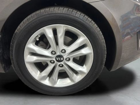 Used 2011 Kia Optima EX FWD image 25