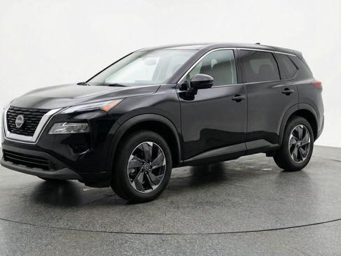 Used 2025 Nissan Rogue SV FWD image 3