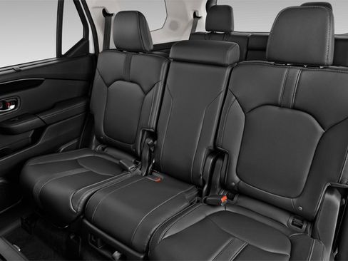 Used 2024 Honda Pilot Sport image 11