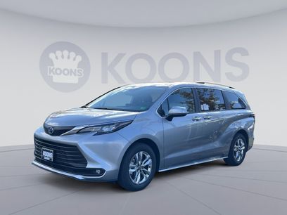 New 2025 Toyota Sienna XLE