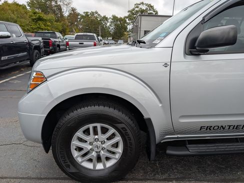 Used 2020 Nissan Frontier SV w/ SV Utility Package image 2