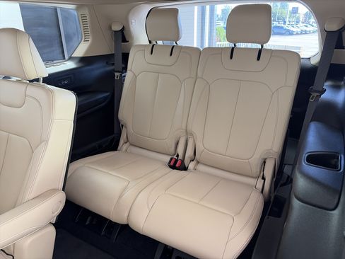 Used 2022 Jeep Grand Cherokee L Limited AWD/4WD image 9