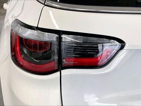 Used 2021 Jeep Compass Limited w/ Sun and Sound Group AWD/4WD image 31