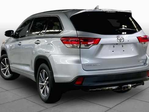 Used 2018 Toyota Highlander XLE AWD/4WD image 12