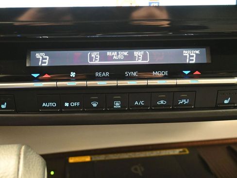 Certified 2024 Toyota Sienna XLE w/ XLE Plus Package image 25