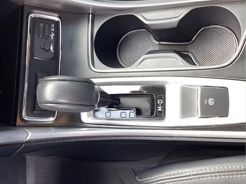 Used 2022 Subaru Ascent Limited w/ Technology Package image 18