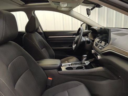 Used 2023 Nissan Altima 2.5 SV w/ SV Premium Package FWD image 21