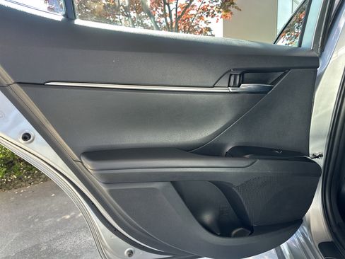 Certified 2020 Toyota Camry SE image 18