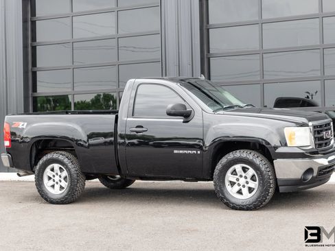 Used 2008 GMC Sierra 1500 SLE w/ Z71 Off-Road Package AWD/4WD image 8