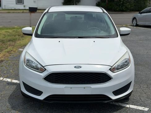 Used 2018 Ford Focus SE FWD image 2