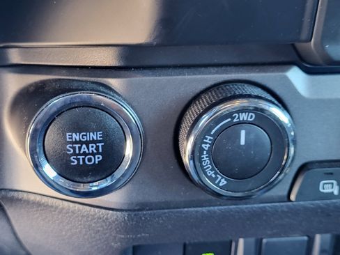 Used 2021 Toyota Tacoma TRD Sport w/ Technology Package image 32