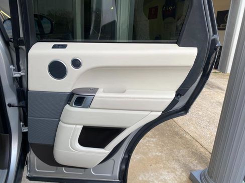 Used 2017 Land Rover Range Rover Sport HSE image 17