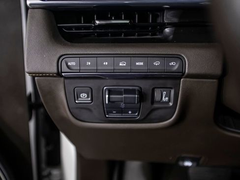 Used 2021 Cadillac Escalade ESV Premium Luxury w/ Driver Assist Tech Package image 41