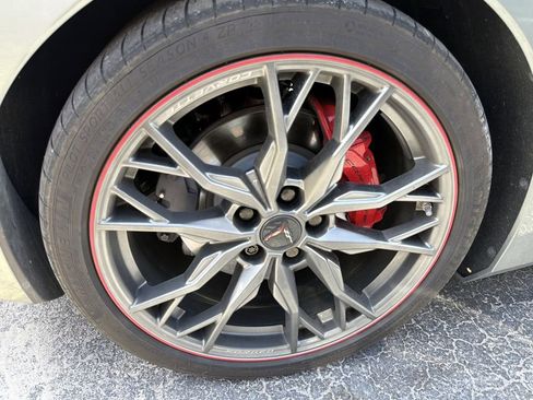 Used 2024 Chevrolet Corvette Stingray Premium Cpe w/ Body-Color Dual Roof Package RWD image 9