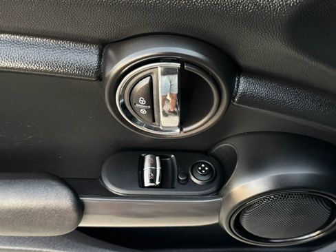 Used 2018 MINI Cooper 2-Door Hardtop FWD image 16