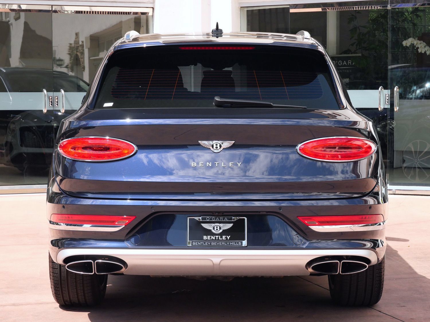 Used 2023 Bentley Bentayga Extended Wheelbase AWD/4WD image 11