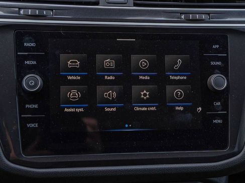 Used 2024 Volkswagen Tiguan SE image 18