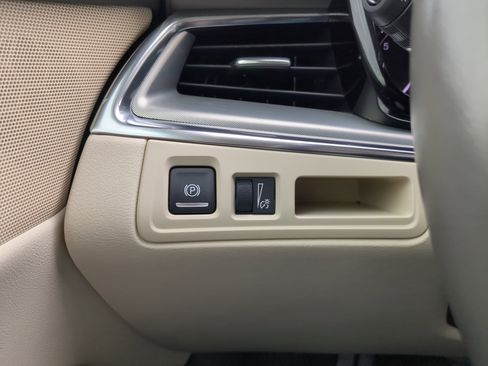 Used 2019 Cadillac XT5 Luxury image 28