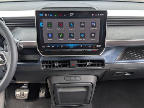Used 2025 Volkswagen ID. Buzz Pro S Plus RWD image 25