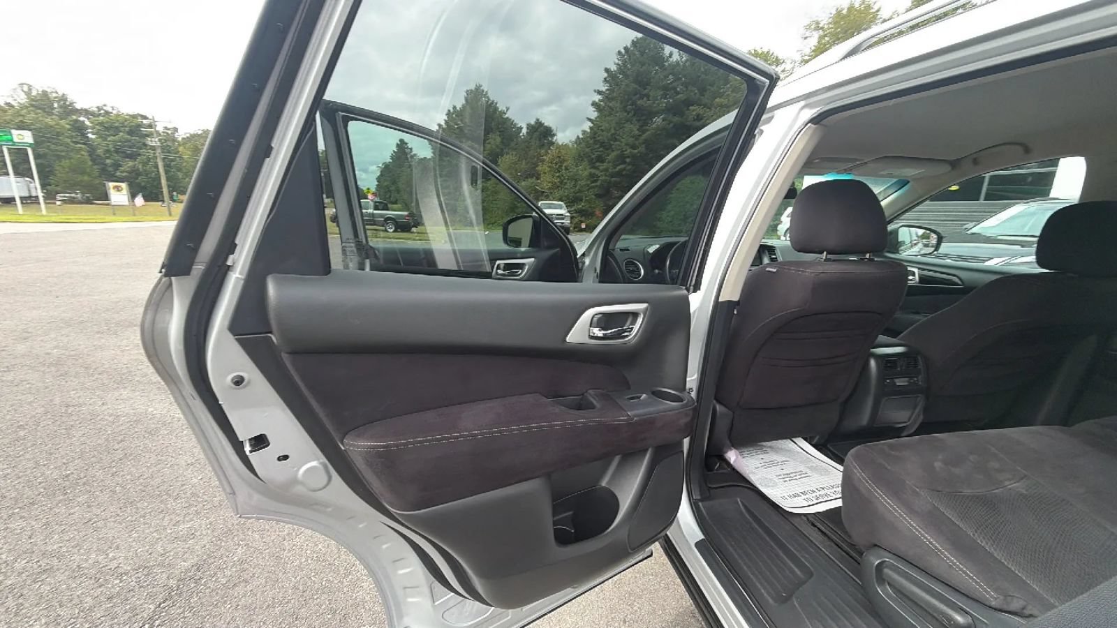 Used 2013 Nissan Pathfinder SV AWD/4WD image 31