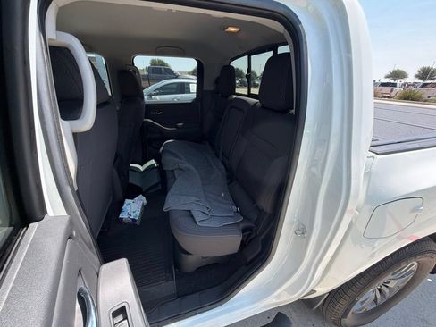 Used 2025 Nissan Frontier SV AWD/4WD image 25