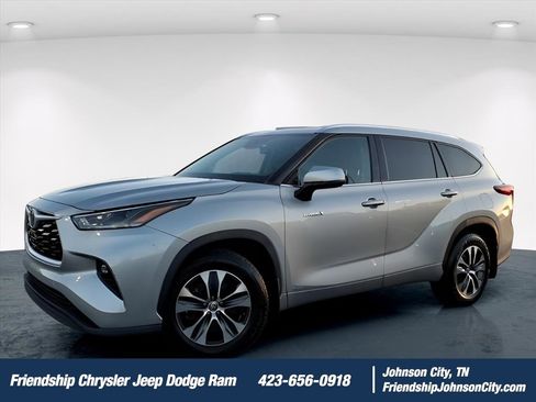 Used 2021 Toyota Highlander XLE image 1