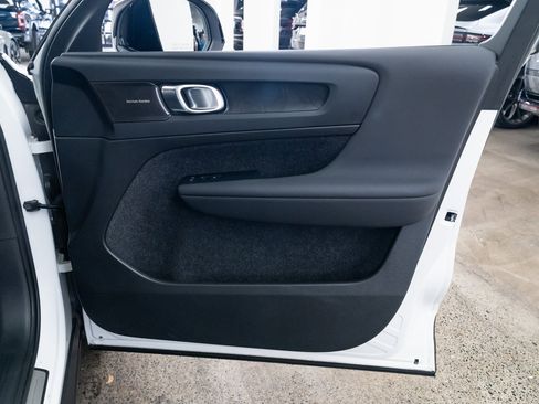 Used 2023 Volvo XC40 Recharge Ultimate image 24