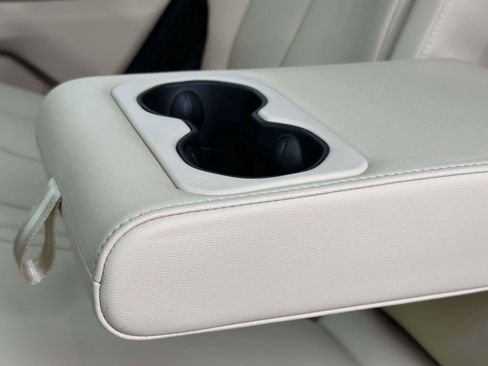 Used 2024 Jeep Grand Cherokee Limited image 13