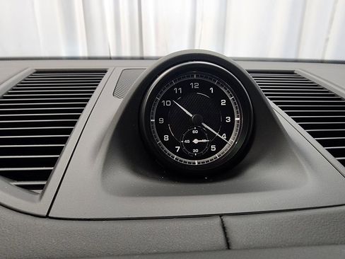 Certified 2025 Porsche Macan image 8