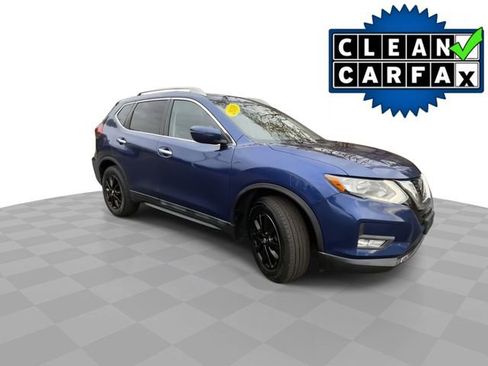 Used 2018 Nissan Rogue SV image 2