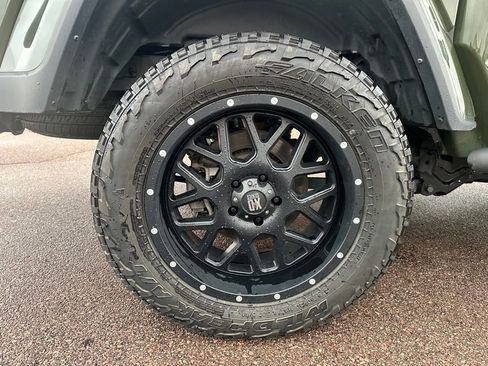 Used 2022 Jeep Gladiator Sport image 38