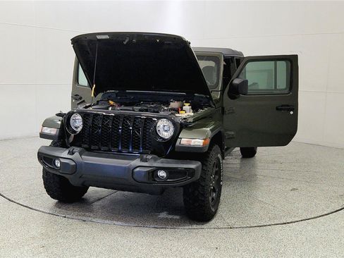 Used 2022 Jeep Gladiator Sport AWD/4WD image 11