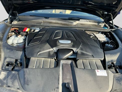 Used 2021 Porsche Cayenne AWD/4WD image 7