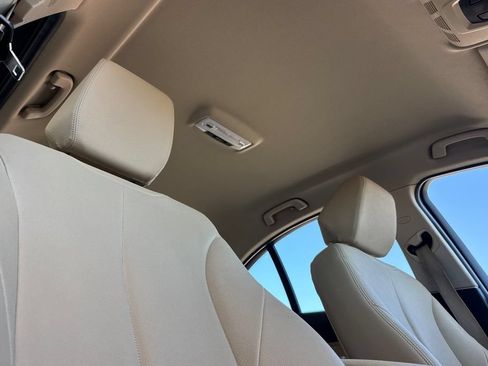 Used 2018 BMW 320i Sedan RWD image 17