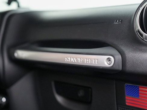 Used 2014 Jeep Wrangler Unlimited Rubicon w/ Connectivity Group image 28