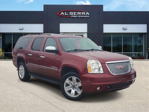 Used 2011 GMC Yukon XL SLT w/ SLT Chrome Package image 1