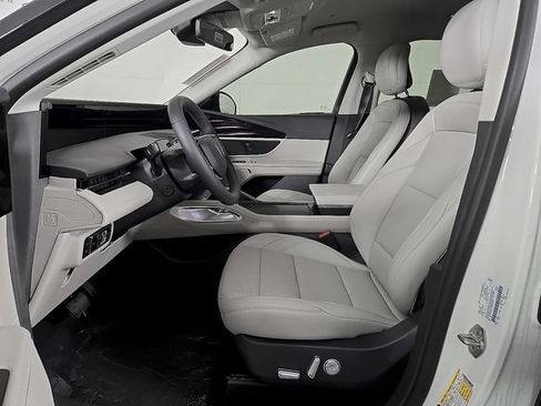 Used 2026 Lincoln Nautilus Premier AWD/4WD image 11