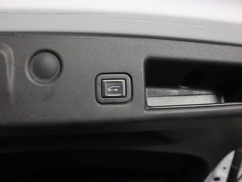 Used 2023 Chevrolet Equinox RS w/ LPO, Floor Liner Package image 19