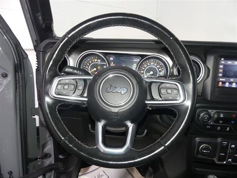 Used 2018 Jeep Wrangler Unlimited Sahara image 28