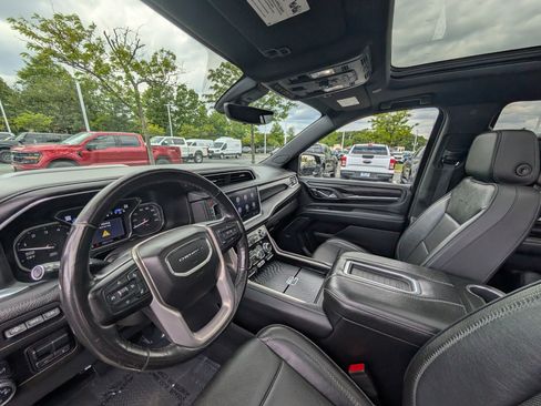 Used 2021 GMC Yukon Denali w/ Denali Premium Package AWD/4WD image 16