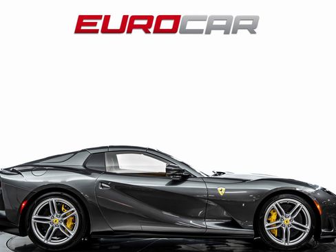 Used 2022 Ferrari 812 GTS image 8