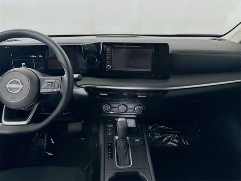 Used 2025 Nissan Kicks S image 18