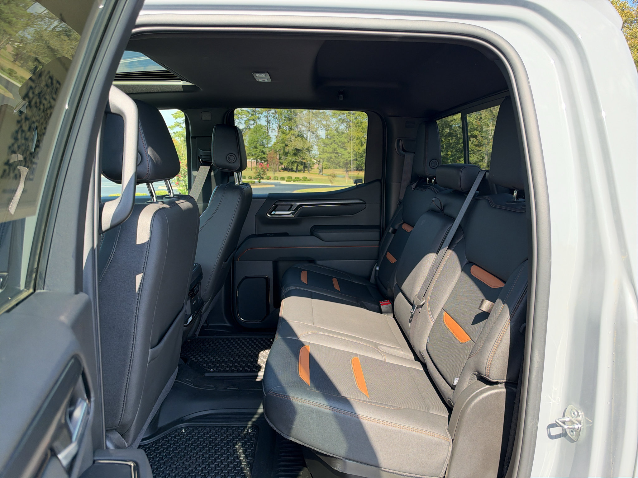 Used 2024 GMC Sierra 1500 AT4 w/ Technology Package AWD/4WD image 14