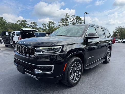 Used 2024 Jeep Wagoneer Series II w/ Flexible Seating Group AWD/4WD image 4