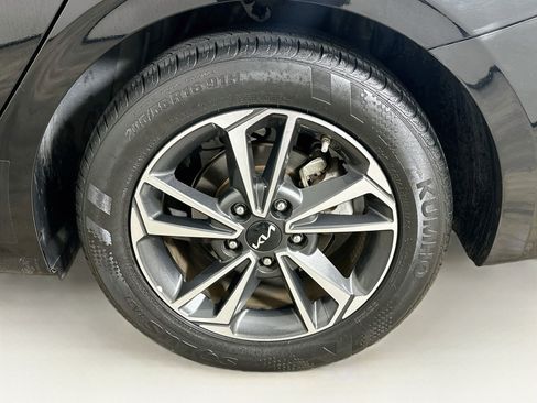 Used 2024 Kia Forte LXS FWD image 11